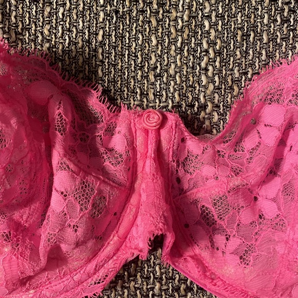 Victoria’s Secret very sexy lace bra 34DD - Picture 6 of 6
